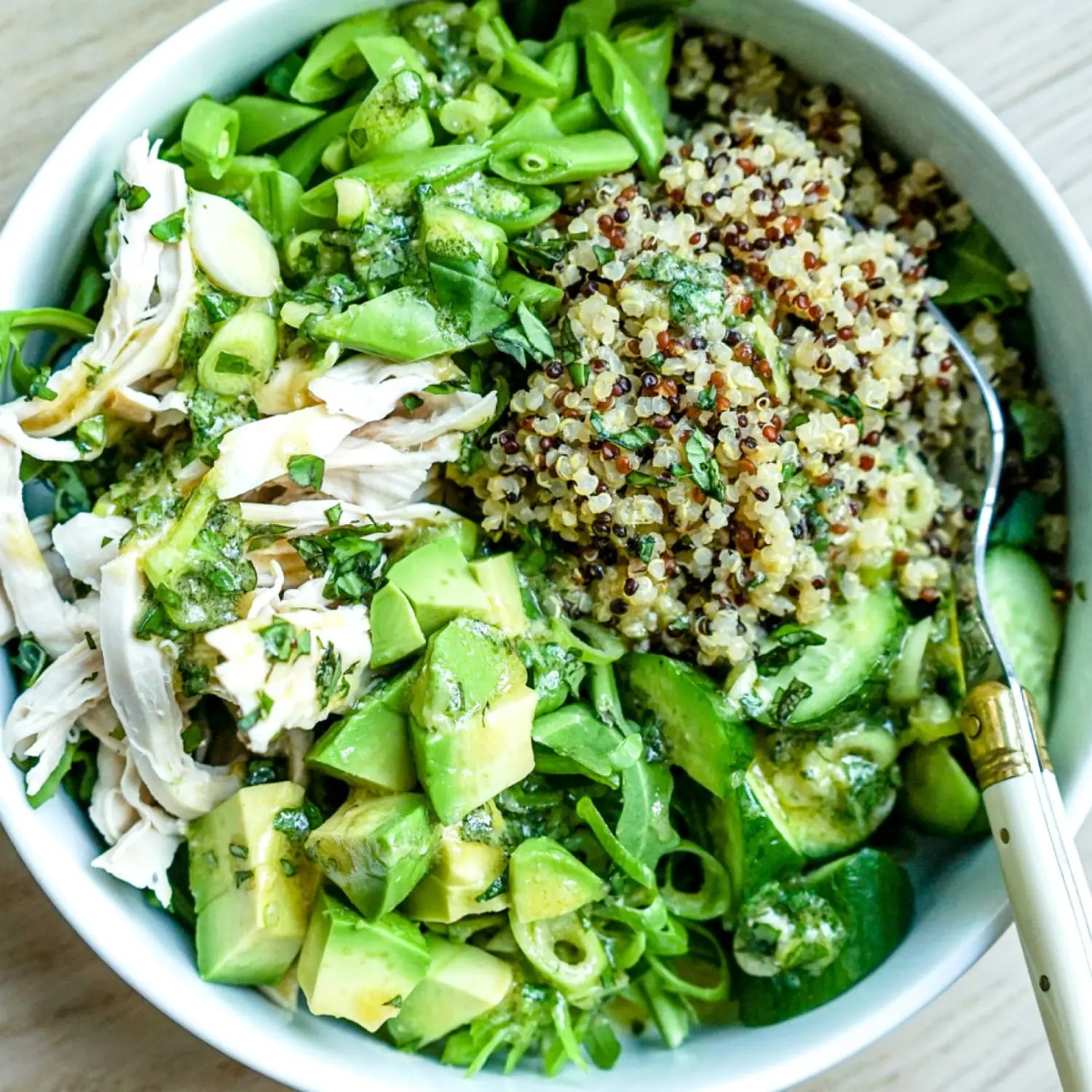 Illustration of a balanced bowl with greens and grains